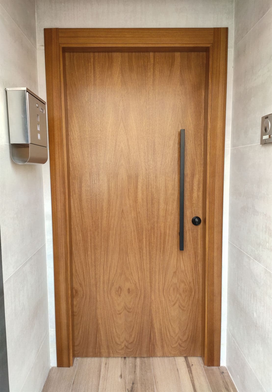 Puerta de madera maciza a medida