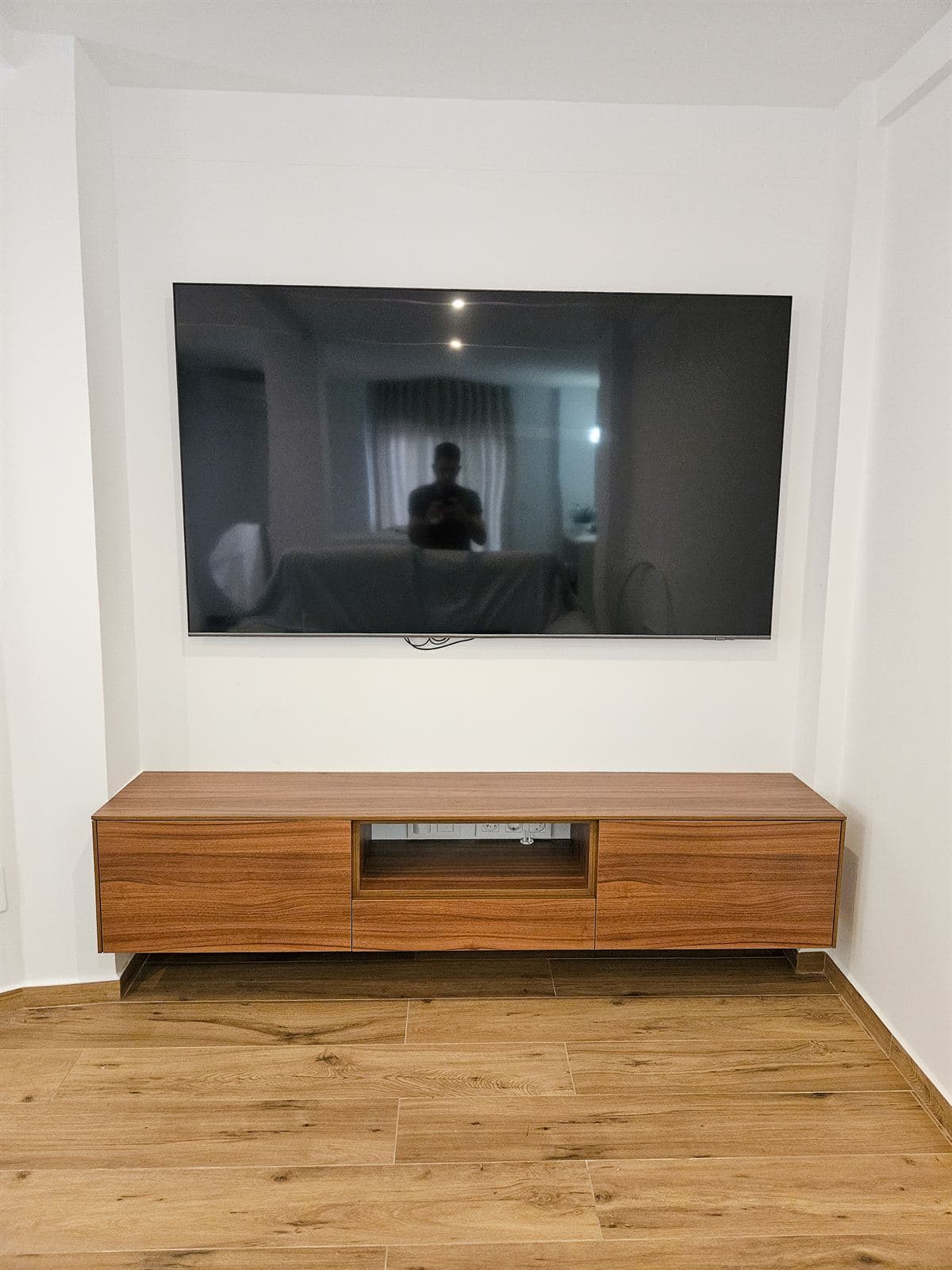 Mueble de salón con módulo de TV a medida